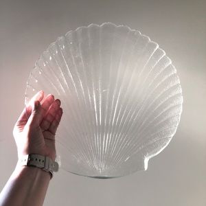 Glass seashell tray